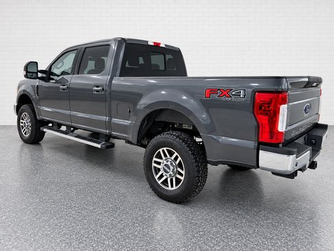 Used 2019 Ford F250 Lariat w/ Lariat Value Package AWD/4WD image 2
