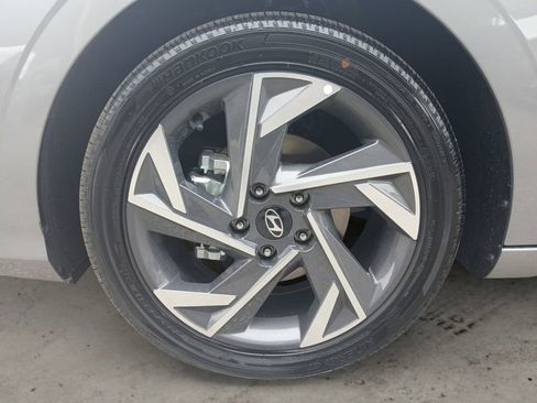 New 2025 Hyundai Elantra Limited FWD image 14