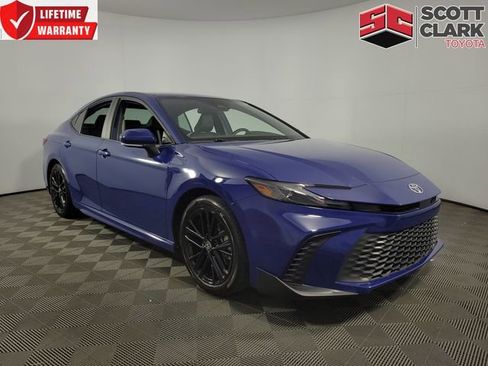 Used 2025 Toyota Camry SE image 1
