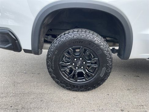Used 2023 Chevrolet Silverado 1500 ZR2 w/ Technology Package image 12