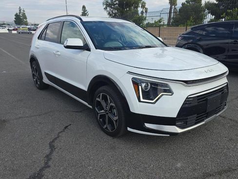Used 2023 Kia Niro EX Touring image 2