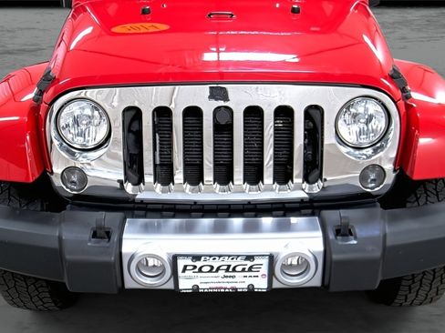 Used 2014 Jeep Wrangler Unlimited Sahara w/ Max Tow Package image 16