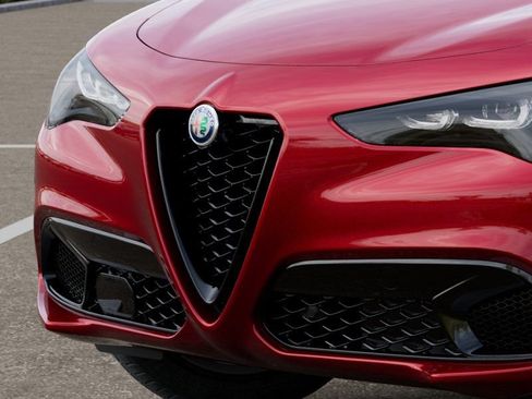 Used 2025 Alfa Romeo Stelvio Sprint w/ Convenience Package AWD/4WD image 12