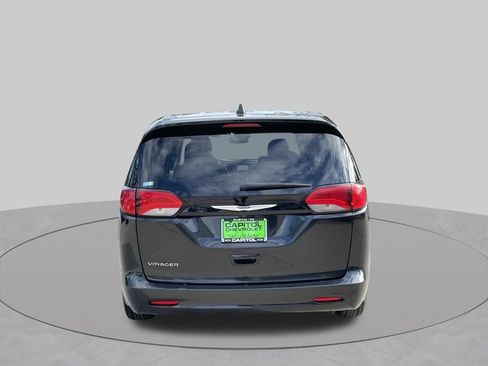 Used 2023 Chrysler Voyager LX FWD image 5
