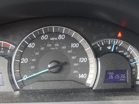 Used 2012 Toyota Camry SE FWD image 8