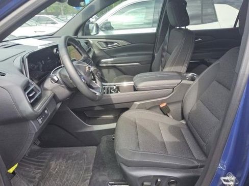 Used 2025 Chevrolet Traverse LT FWD image 8