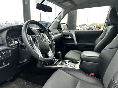 Used 2019 Toyota 4Runner SR5 Premium image 9