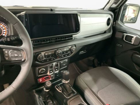 Used 2026 Jeep Wrangler Sport AWD/4WD image 11