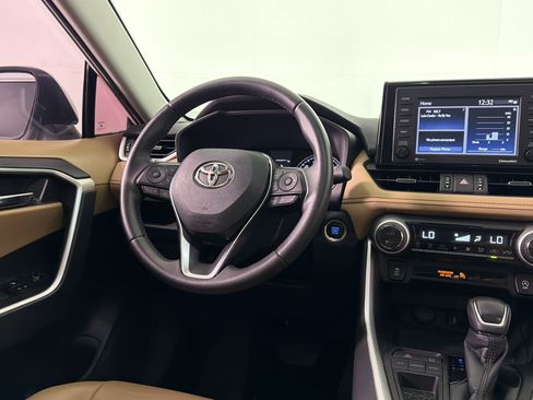 Used 2021 Toyota RAV4 XLE Premium FWD image 27