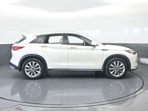 Used 2021 INFINITI QX50 Essential w/ Convenience Package image 7
