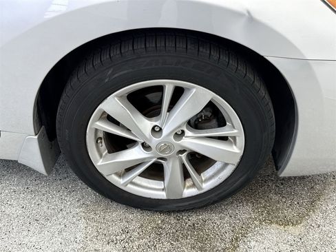Used 2015 Nissan Altima 2.5 SV image 42
