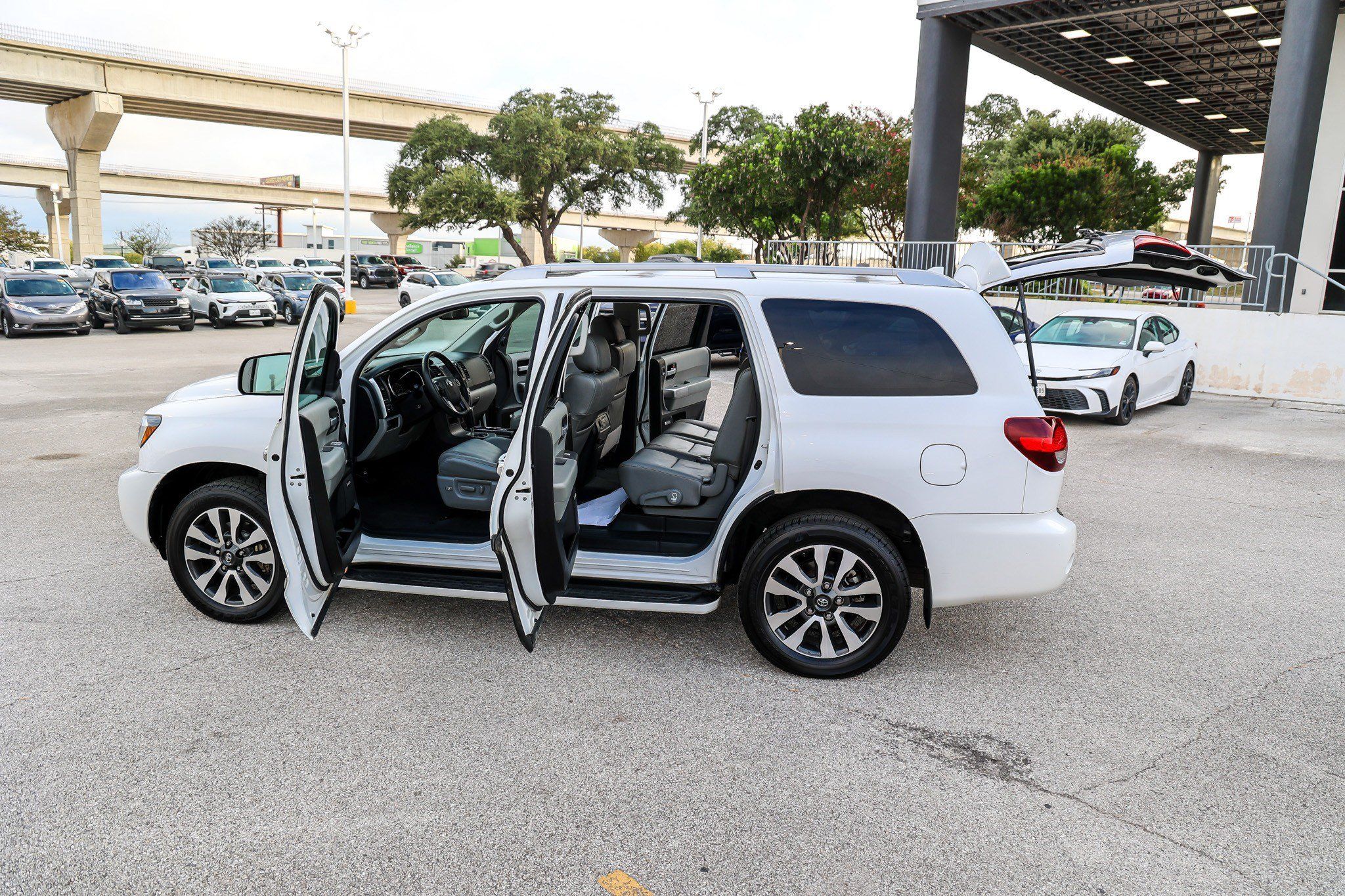 Used 2020 Toyota Sequoia Limited w/ Safety & Convenience Package AWD/4WD image 11