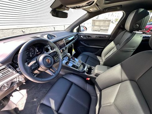 Used 2026 Porsche Macan AWD/4WD image 4
