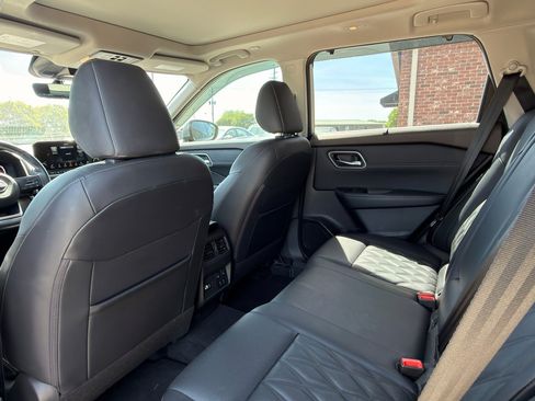 Used 2023 Nissan Rogue Platinum w/ Platinum Premium Package image 18