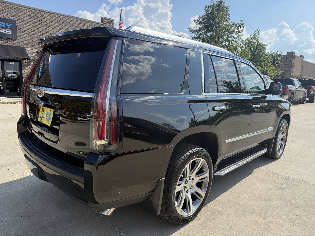Used 2015 Cadillac Escalade Luxury AWD/4WD image 4