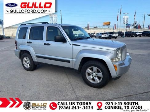 Used 2009 Jeep Liberty Sport w/ Popular Equipment Group AWD/4WD image 2