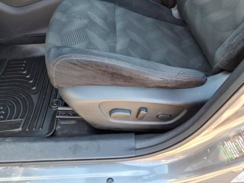 Used 2015 Nissan Rogue SV FWD image 5