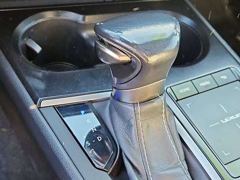 Used 2019 Lexus UX 250h image 16