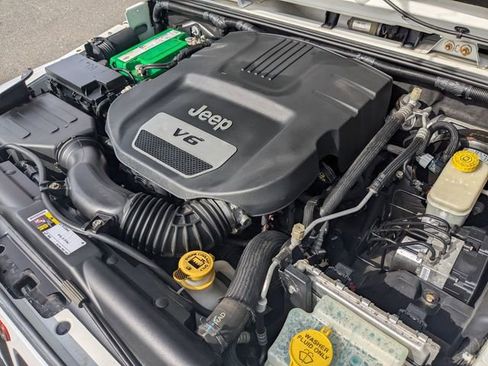 Certified 2016 Jeep Wrangler Unlimited Sahara image 28