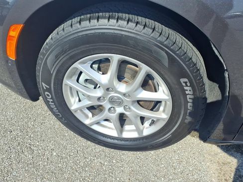 Used 2023 Chrysler Pacifica Touring-L FWD image 5