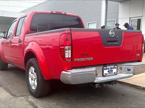 Used 2010 Nissan Frontier SE image 3