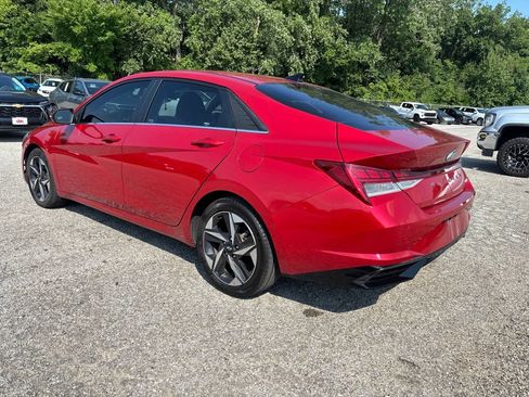Used 2023 Hyundai Elantra Limited w/ Preferred Accessory Package FWD image 4