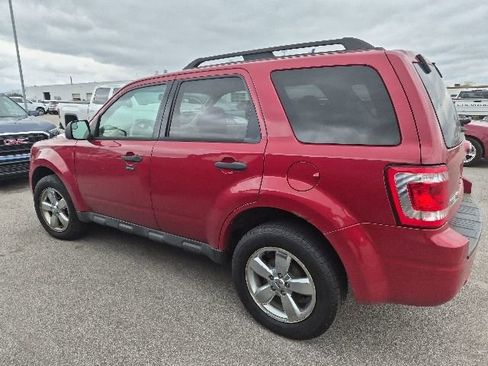 Used 2011 Ford Escape XLT w/ Canadian Winter Pkg AWD/4WD image 8