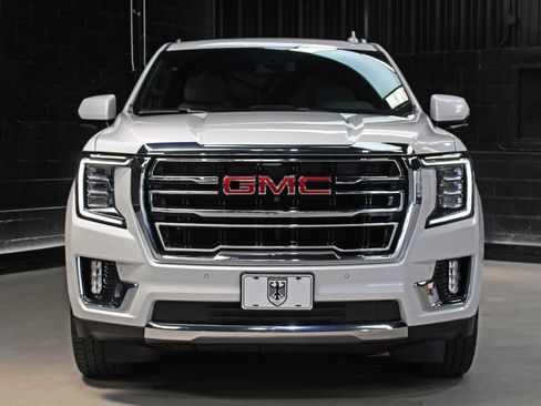 Used 2022 GMC Yukon XL SLT w/ SLT Premium Package AWD/4WD image 6