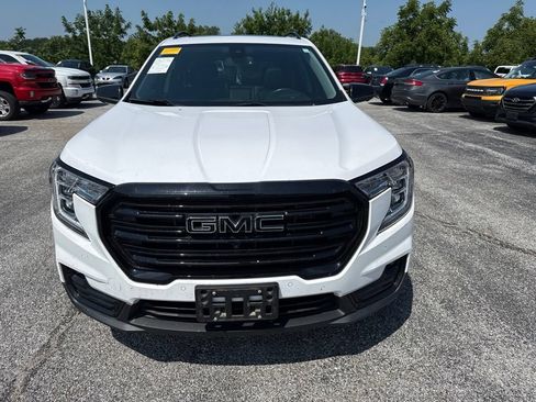 Used 2022 GMC Terrain SLT w/ Infotainment Package II AWD/4WD image 2