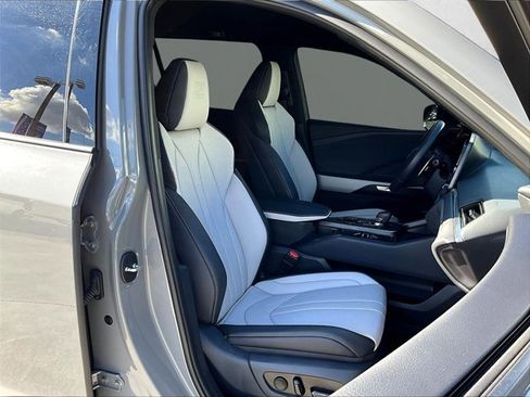 Used 2025 Lexus TX 500h AWD image 9