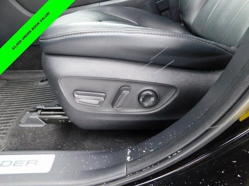 Used 2023 Toyota Highlander Limited image 14