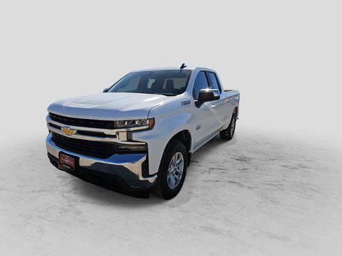 Used 2019 Chevrolet Silverado 1500 LT w/ Texas Edition image 4