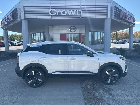 New 2026 Nissan Kicks SR w/ SR Premium Package image 3