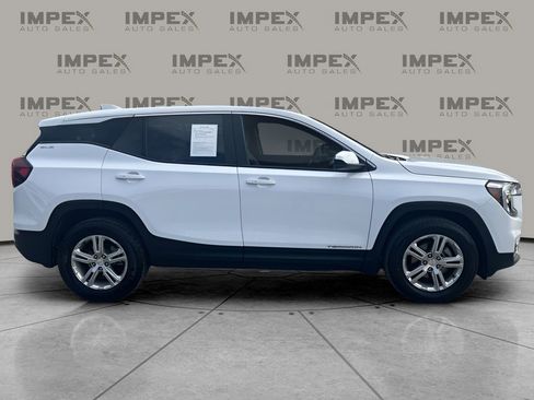Used 2024 GMC Terrain SLE image 6