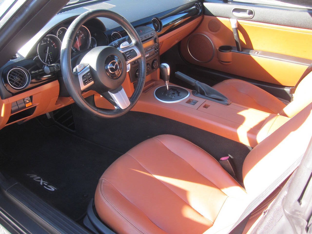 Used 2006 MAZDA MX-5 Miata Grand Touring RWD image 9