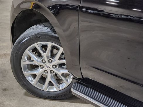 Used 2021 Ford Expedition Max XLT image 23