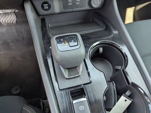 Used 2024 Nissan Rogue S FWD image 17