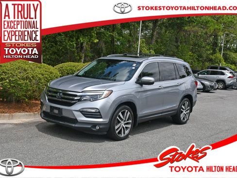 Used 2017 Honda Pilot Touring image 1