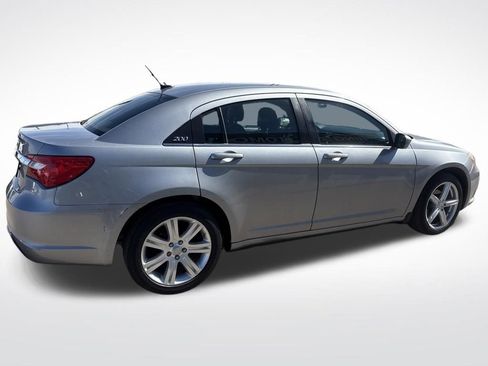Used 2013 Chrysler 200 LX image 4
