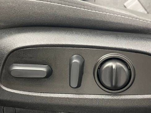 Used 2023 Chevrolet Traverse LT image 24