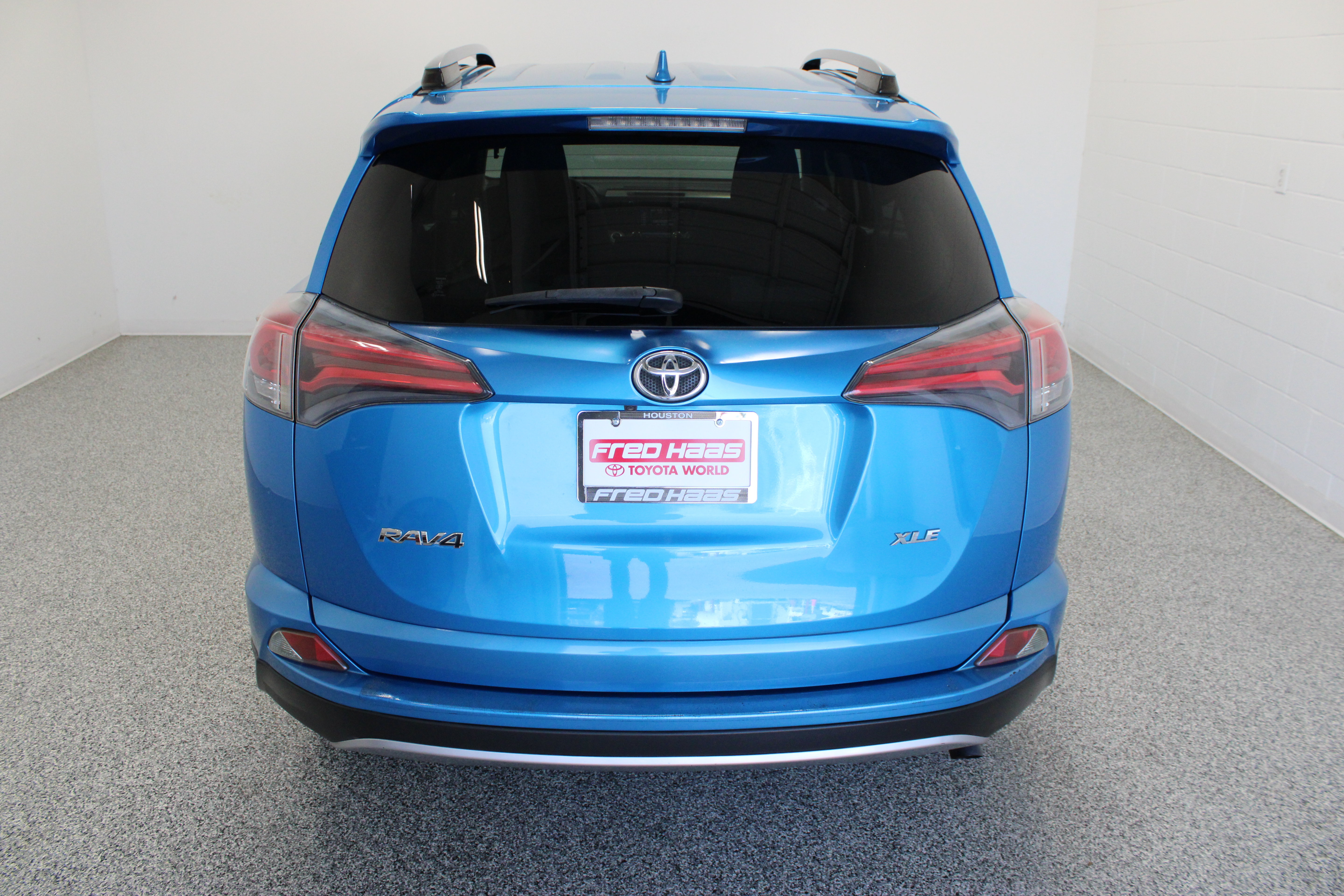 Used 2018 Toyota RAV4 XLE FWD image 8