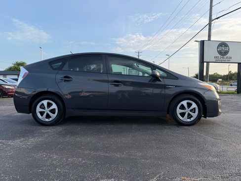Used 2014 Toyota Prius Two FWD image 4