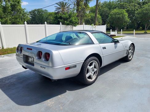 Used 1996 Chevrolet Corvette Coupe RWD image 8