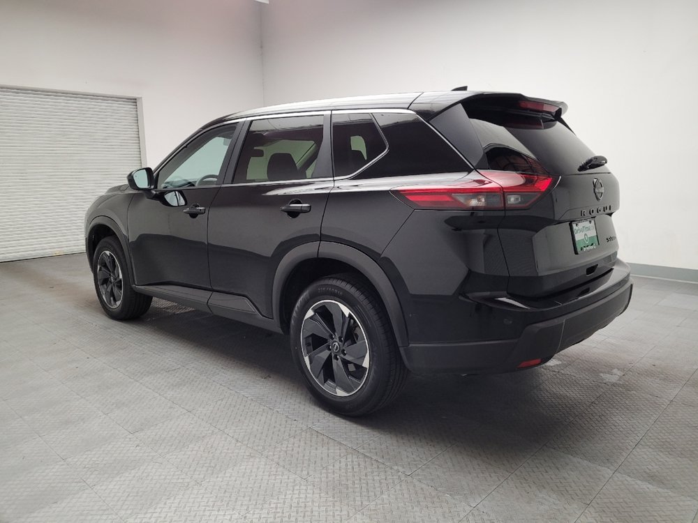 Used 2024 Nissan Rogue SV AWD/4WD image 3