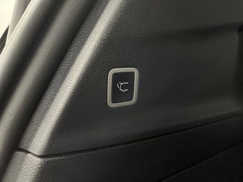 Used 2020 Chrysler Pacifica Limited w/ Advanced Safetytec Group image 16