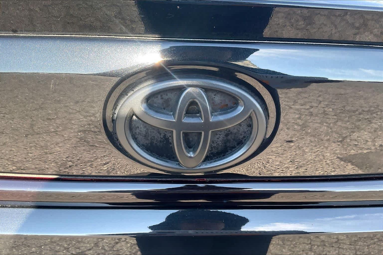 Used 2022 Toyota Corolla SE FWD image 30