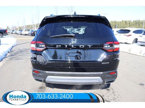 New 2025 Honda Pilot Touring image 6