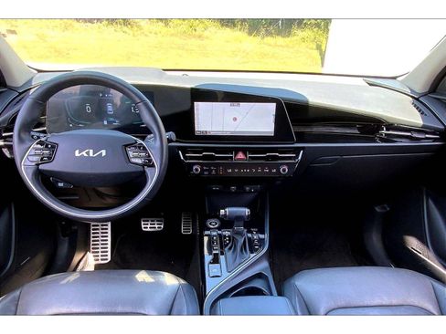 Used 2023 Kia Niro SX Touring FWD image 13
