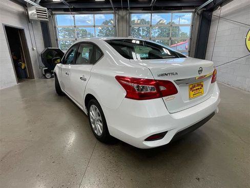 Used 2019 Nissan Sentra SV FWD image 3