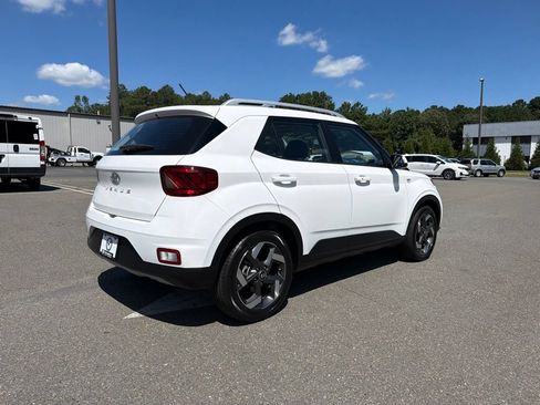 Certified 2025 Hyundai Venue SEL FWD image 8